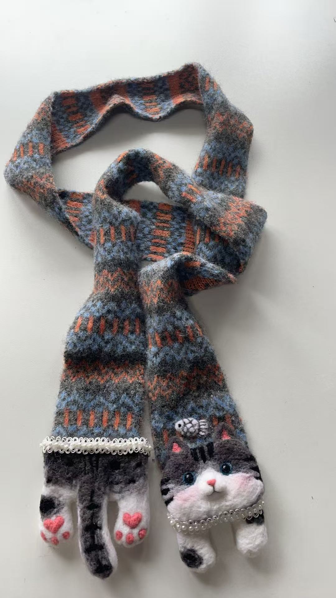 Pure Wool Felt Cat Scarf – Handcrafted by Artists with Wool Felting Technique