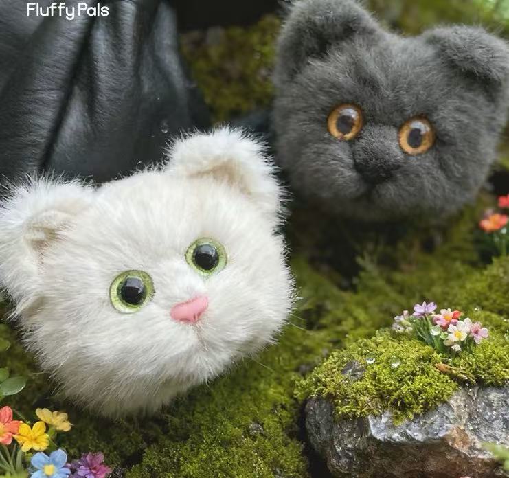 Fluffy Pals Realistic Cat-Head Charm (Big-Eye Plush Edition)——Can be used as a bag charm